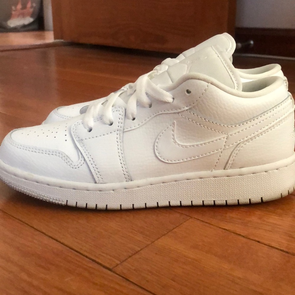 Air Jordan 1 Low (GS) Triple White